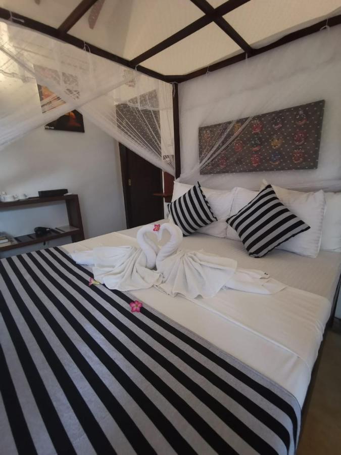Nature Cabanas & Floating Restaurant Гале Екстериор снимка
