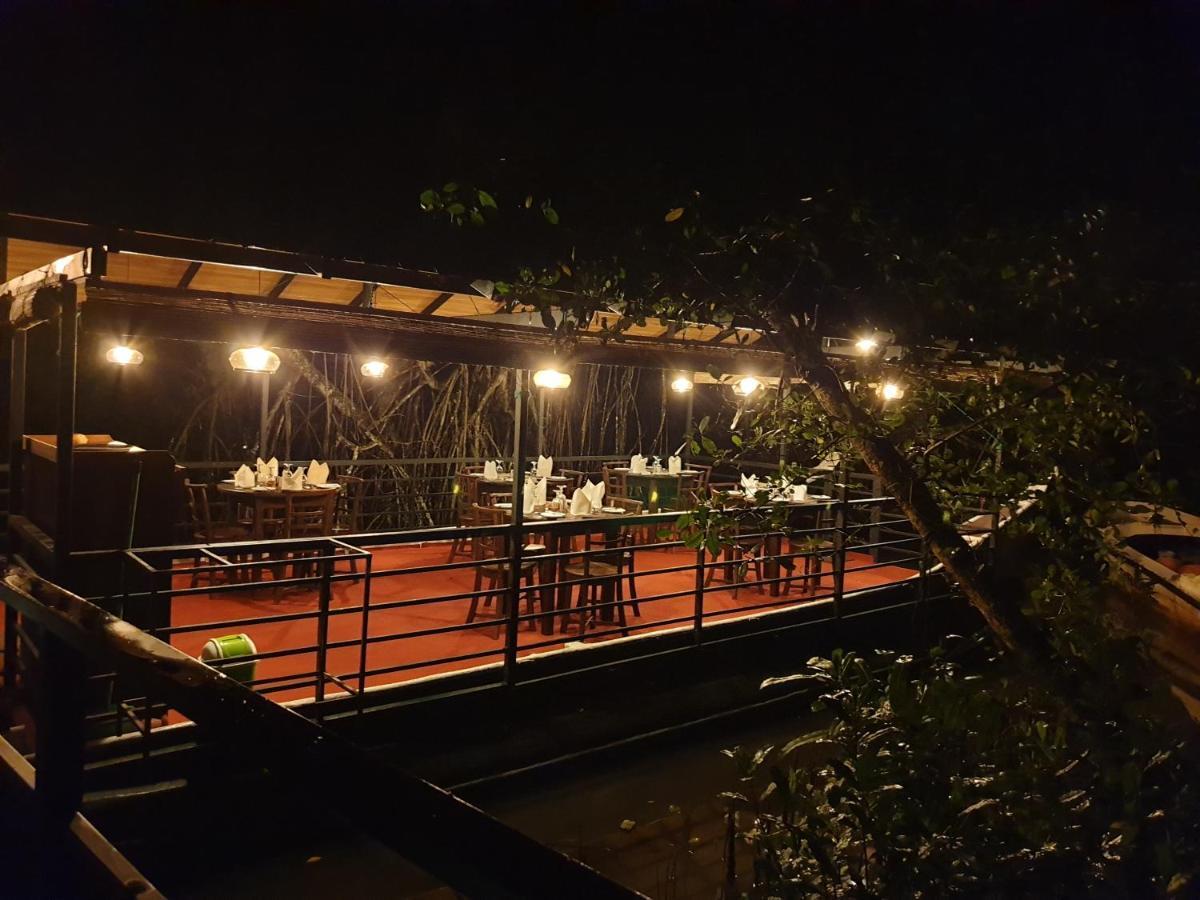 Nature Cabanas & Floating Restaurant Гале Екстериор снимка